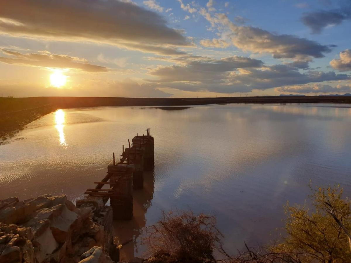 Teri-Lemveli Lodge Бофорт-Уэст Экстерьер фото