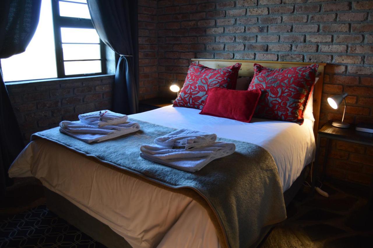 Teri-Lemveli Lodge Бофорт-Уэст Экстерьер фото